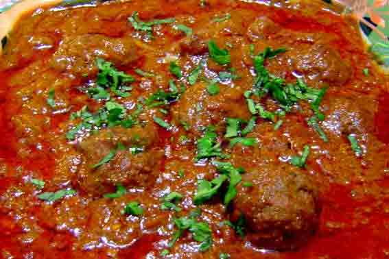 Meat kofta curry