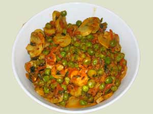 MUSHROOM AND PEAS CURRY 