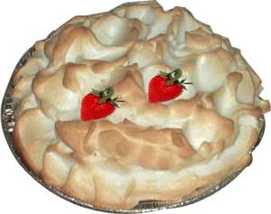 Meringue tarts with strawberries