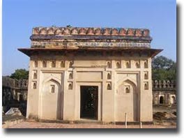 Jamali Kamali Masjid - Mughal Appearance