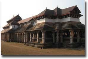 Thousand Pillar Temple - Shapes - Shirines and Lingams